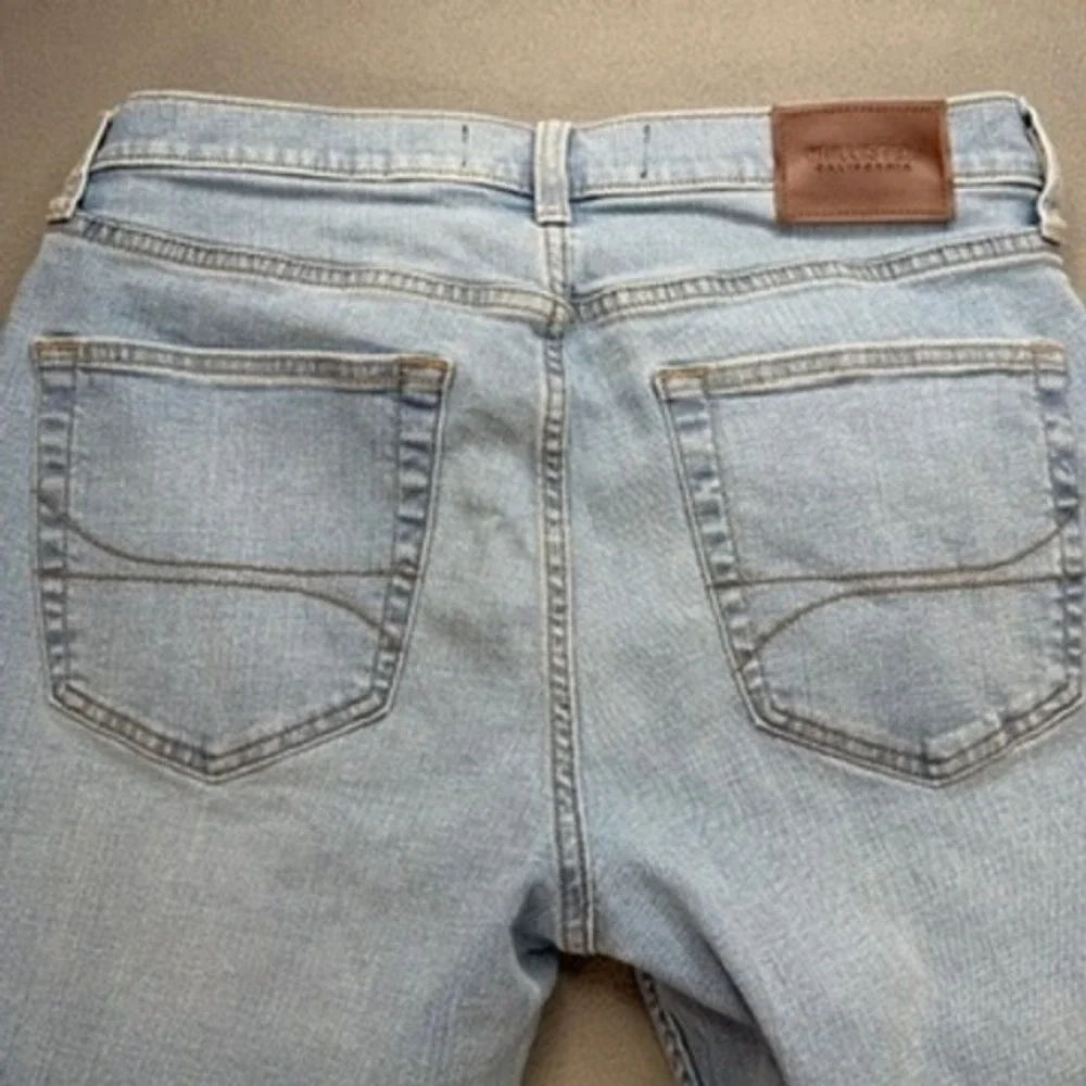 Hollister Athletic Slim Straight Jeans Mens 32x34 (FIT 32x32) Light Wash Denim